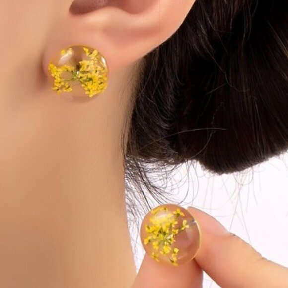 MERISSA PRESSED FLOWER STUD EARRINGS - Picture 2 of 2